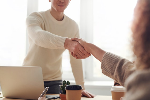 corporate_04 handshake